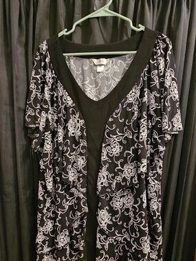 CJ Banks Black & White Floral V-Neck Tunic